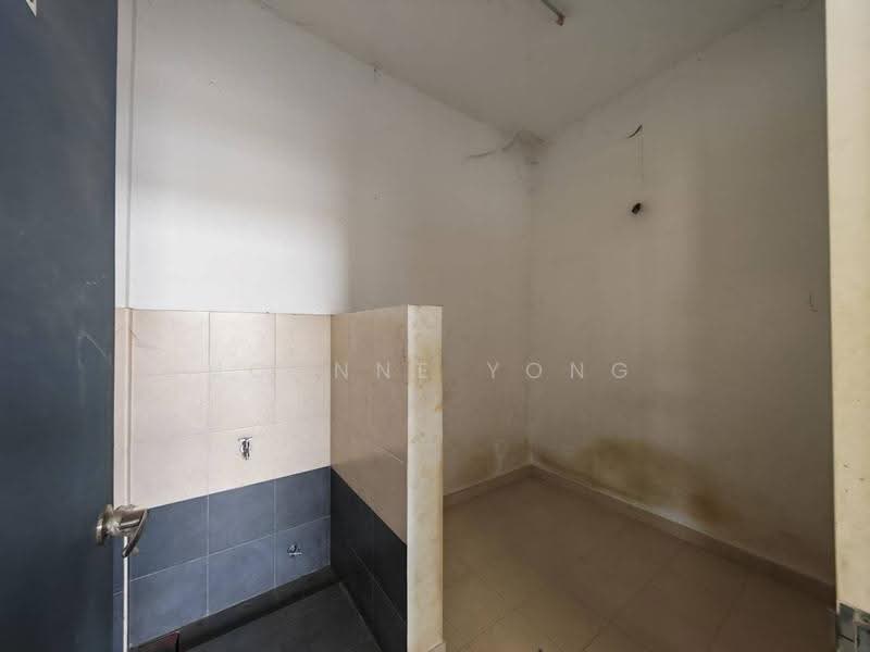 Cluster Factory for Rent in Senai (Johor) - Joanne Yong - Bathroom - PropertyGuru.com.my