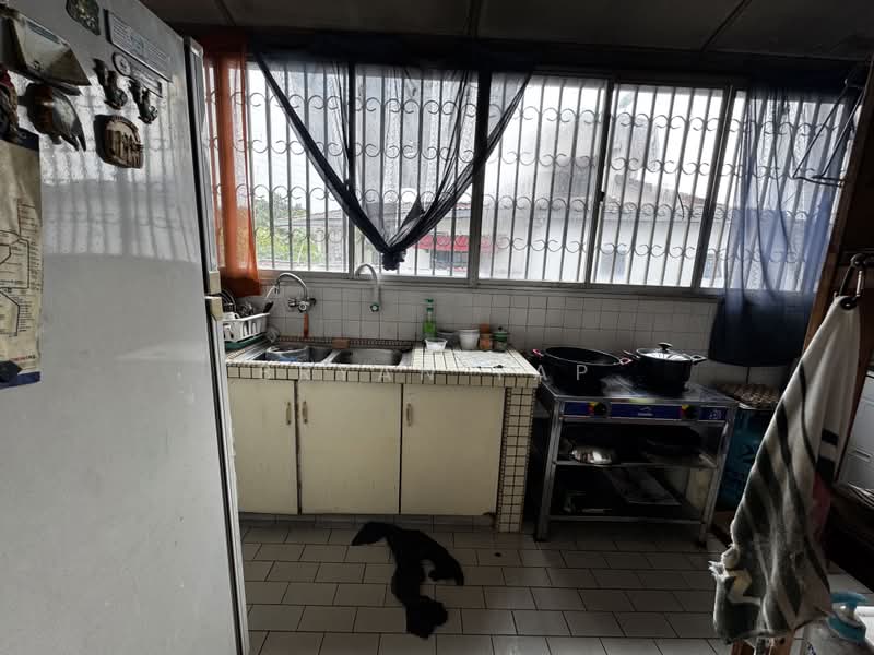 1-storey Terraced House for Sale in Sea Park (Petaling Jaya) - Bryan Yap - Kitchen - PropertyGuru.com.my