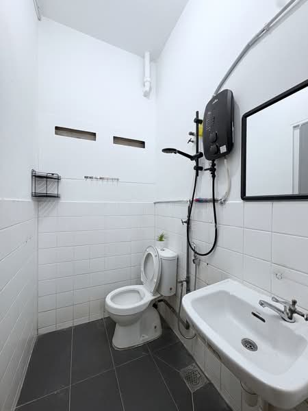 Rumah Teres 2-Tingkat untuk Disewa di Sea Park (Petaling Jaya) - Jeron Teoh - Bathroom - PropertyGuru.com.my