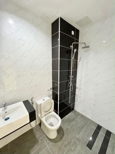 Pangsapuri untuk Disewa di Bayu Marina - Kevin Lim - Bathroom - PropertyGuru.com.my