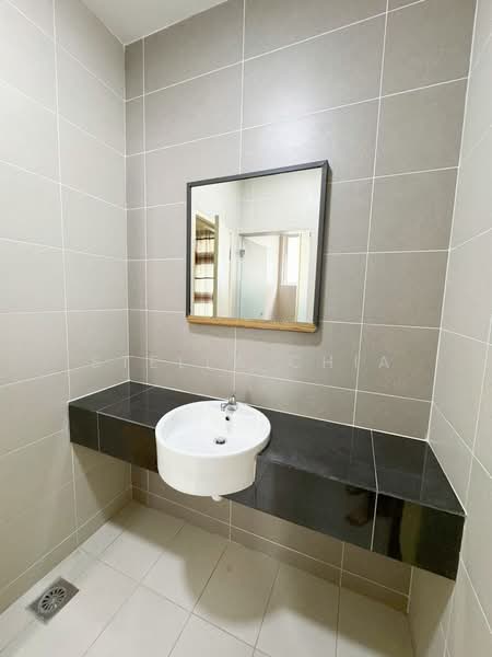 Rumah Berkembar untuk Dijual di Bandar Seri Alam (Masai) - Stella Chia - Bathroom - PropertyGuru.com.my