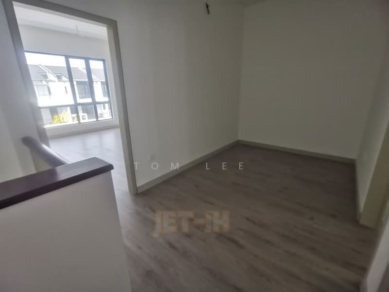 Rumah Teres 2-Tingkat untuk Dijual di Bukit Raja (Selangor) - Tom Lee - PropertyGuru.com.my