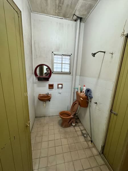 2-storey Terraced House for Sale in Taman Serdang Jaya (Seri Kembangan) - Welson Moo - Bathroom - PropertyGuru.com.my