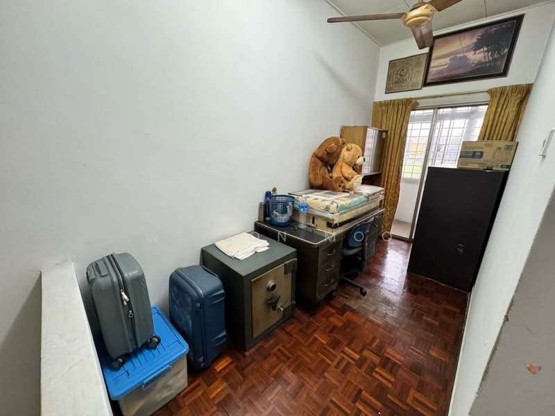 2-storey Terraced House for Sale in Taman Serdang Jaya (Seri Kembangan) - Welson Moo - Study - PropertyGuru.com.my