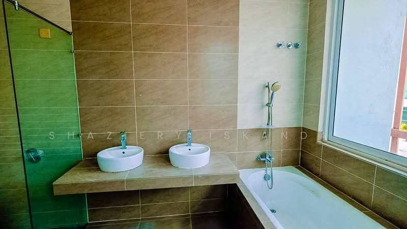 Semi-Detached House for Sale in Cyberjaya (Selangor) - Shaziery Iskandar - Bathroom - PropertyGuru.com.my