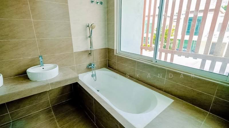 Semi-Detached House for Sale in Cyberjaya (Selangor) - Shaziery Iskandar - Bathroom - PropertyGuru.com.my