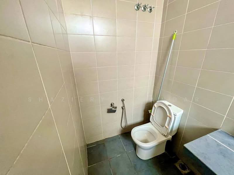 Semi-Detached House for Sale in Cyberjaya (Selangor) - Shaziery Iskandar - Bathroom - PropertyGuru.com.my