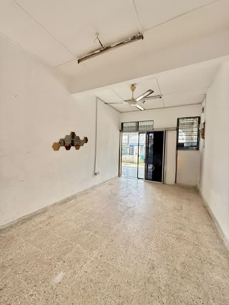 1-storey Terraced House for Sale in Bandar Baru Permas Jaya (Permas Jaya) - Sean Yeoh - Interior - PropertyGuru.com.my