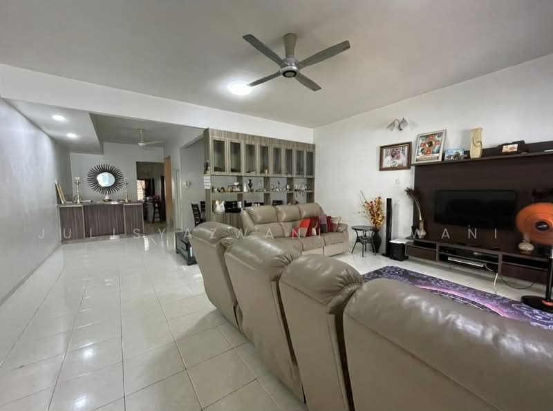 Rumah Teres 2-Tingkat untuk Disewa di Bandar Nusaputra (Puchong) - Julisyazwani @ Wani - Living Room - PropertyGuru.com.my