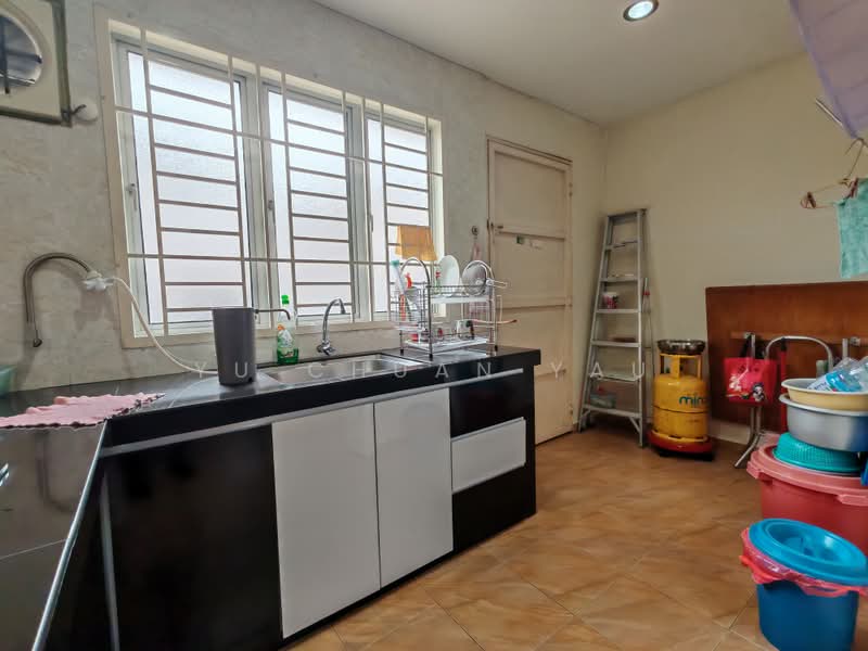 2-storey Terraced House for Sale in Taman Cheng Perdana (Cheng) - Yu Chuan Yau - Kitchen - PropertyGuru.com.my