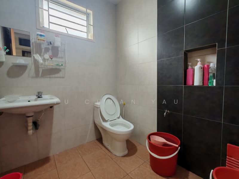 2-storey Terraced House for Sale in Taman Cheng Perdana (Cheng) - Yu Chuan Yau - Bathroom - PropertyGuru.com.my