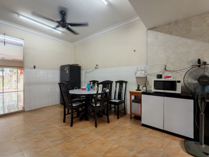 2-storey Terraced House for Sale in Taman Cheng Perdana (Cheng) - Yu Chuan Yau - Dining Room - PropertyGuru.com.my