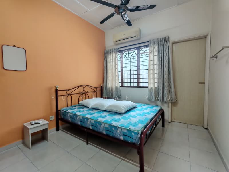 2-storey Terraced House for Sale in Taman Cheng Perdana (Cheng) - Yu Chuan Yau - Bedroom - PropertyGuru.com.my