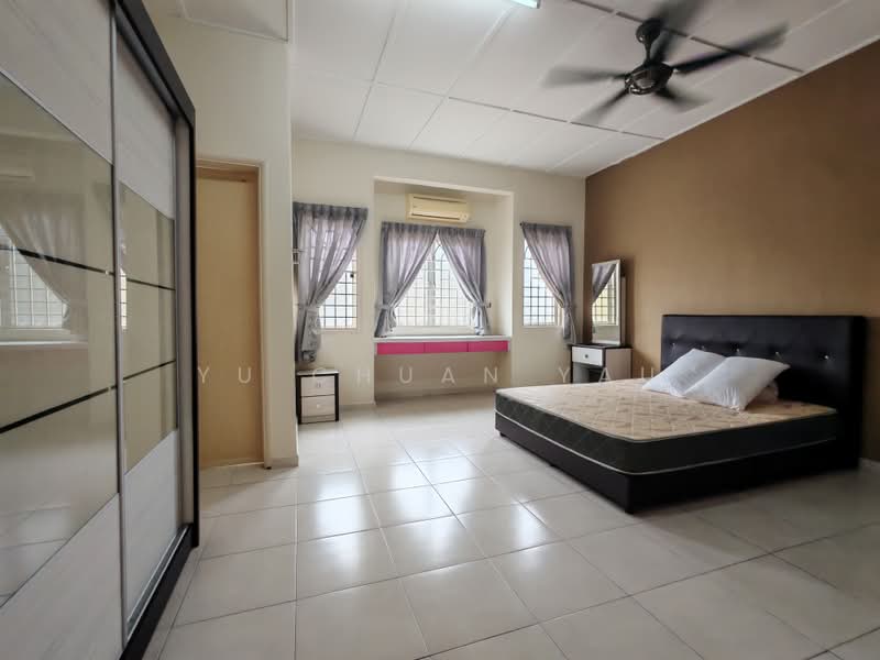 2-storey Terraced House for Sale in Taman Cheng Perdana (Cheng) - Yu Chuan Yau - Bedroom - PropertyGuru.com.my