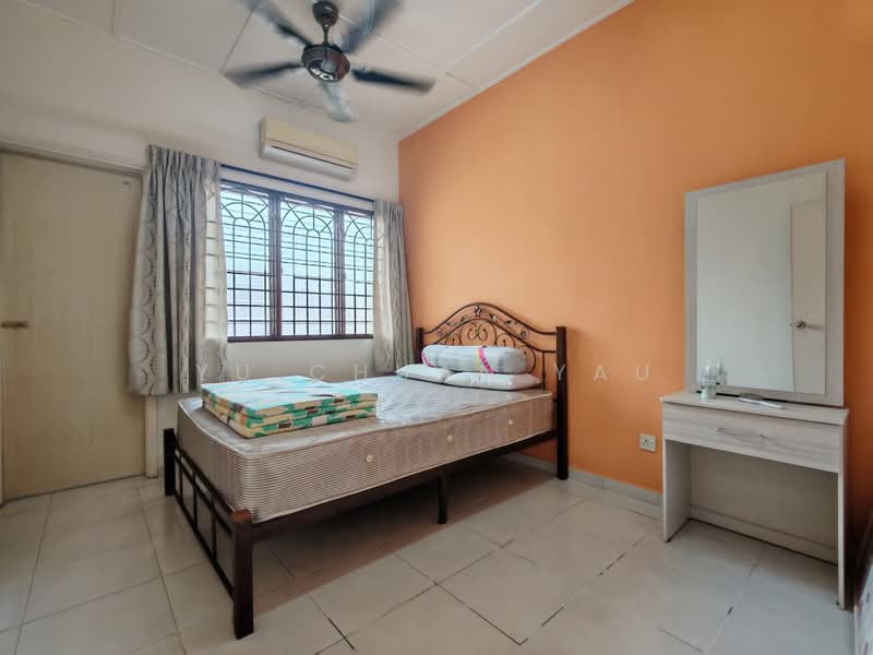 2-storey Terraced House for Sale in Taman Cheng Perdana (Cheng) - Yu Chuan Yau - Bedroom - PropertyGuru.com.my