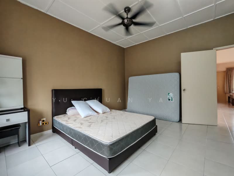 2-storey Terraced House for Sale in Taman Cheng Perdana (Cheng) - Yu Chuan Yau - Bedroom - PropertyGuru.com.my