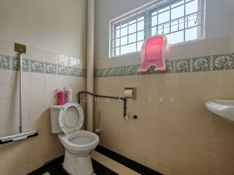 2-storey Terraced House for Sale in Taman Cheng Perdana (Cheng) - Yu Chuan Yau - Bathroom - PropertyGuru.com.my