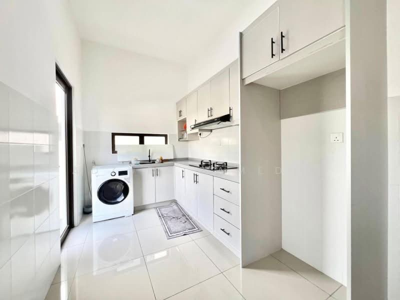 2-storey Terraced House for Sale in Eco Grandeur (Puncak Alam) - Adzura Zamedin - Kitchen - PropertyGuru.com.my