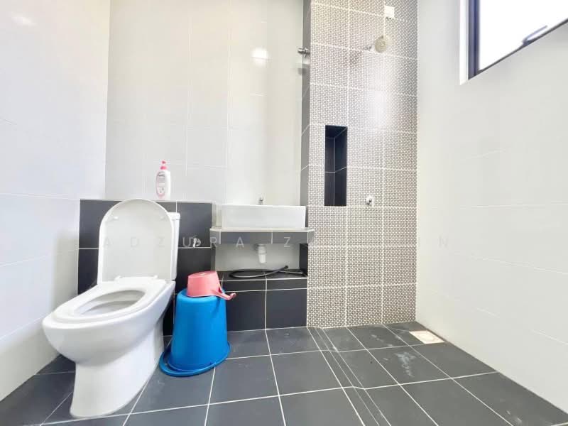2-storey Terraced House for Sale in Eco Grandeur (Puncak Alam) - Adzura Zamedin - Bathroom - PropertyGuru.com.my