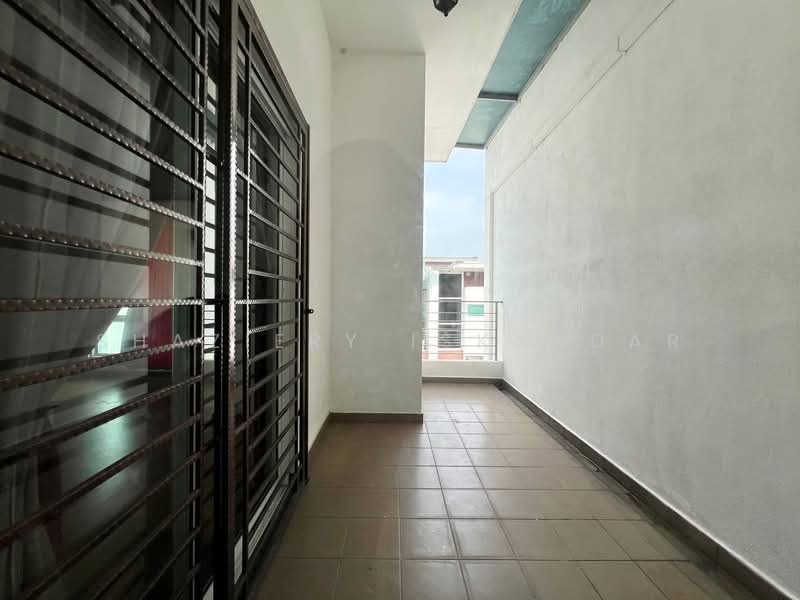 3-storey Terraced House for Sale in Cyberjaya (Selangor) - Shaziery Iskandar - Balcony - PropertyGuru.com.my