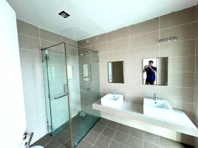3-storey Terraced House for Sale in Cyberjaya (Selangor) - Shaziery Iskandar - Bathroom - PropertyGuru.com.my