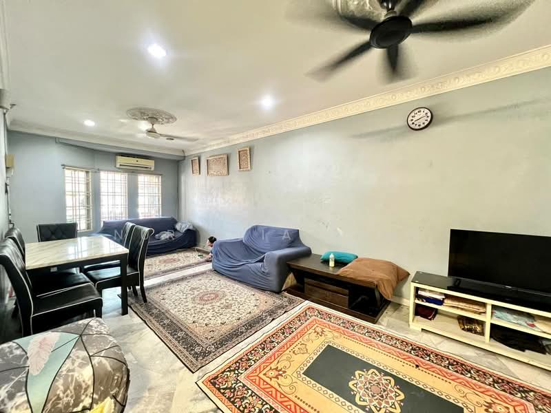 Rumah Teres 1-Tingkat untuk Dijual di Shah Alam (Selangor) - Nur Alia Omar - Living Room - PropertyGuru.com.my