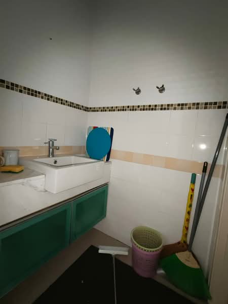 Shop / Office untuk Disewa di Bukit Combe (Jelutong) - A Ee Ee - Bathroom - PropertyGuru.com.my