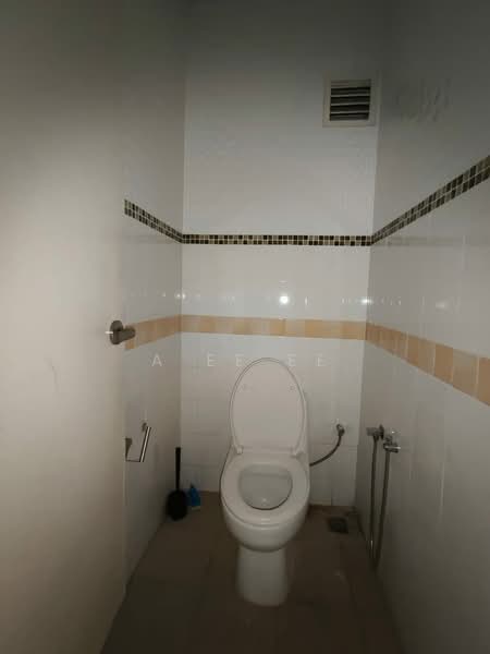 Shop / Office untuk Disewa di Bukit Combe (Jelutong) - A Ee Ee - Bathroom - PropertyGuru.com.my