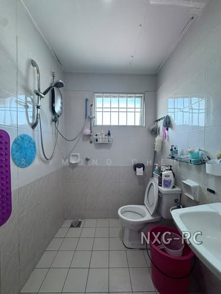 Rumah Teres untuk Dijual di Bandar Botanic (Klang) - Raymond Cheng - Bathroom - PropertyGuru.com.my