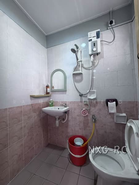 Rumah Teres untuk Dijual di Bandar Botanic (Klang) - Raymond Cheng - Bathroom - PropertyGuru.com.my