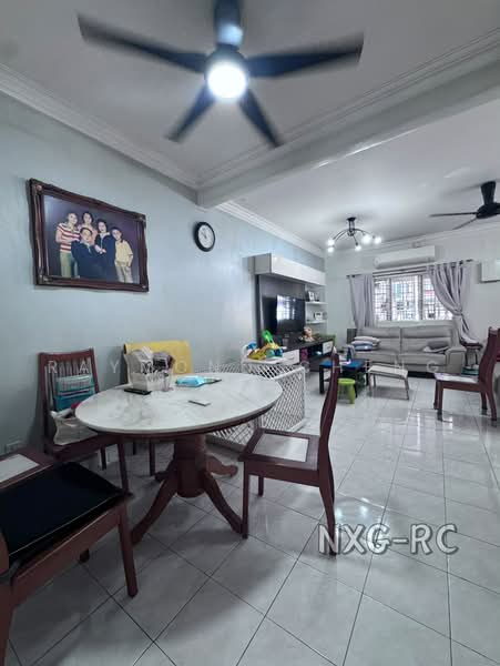 Rumah Teres untuk Dijual di Bandar Botanic (Klang) - Raymond Cheng - Living Room - PropertyGuru.com.my