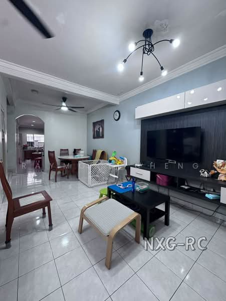 Rumah Teres untuk Dijual di Bandar Botanic (Klang) - Raymond Cheng - Living Room - PropertyGuru.com.my