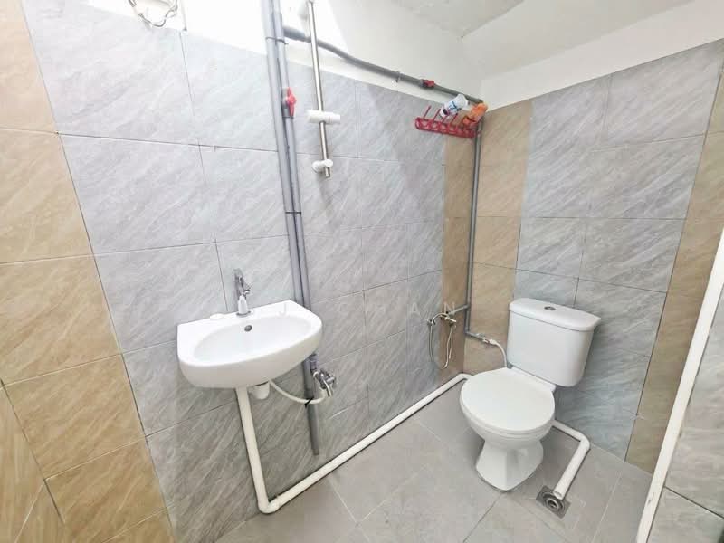 Rumah Teres 2-Tingkat untuk Dijual di Taman Johor Jaya (Johor Bahru) - SJ CHAN - Bathroom - PropertyGuru.com.my