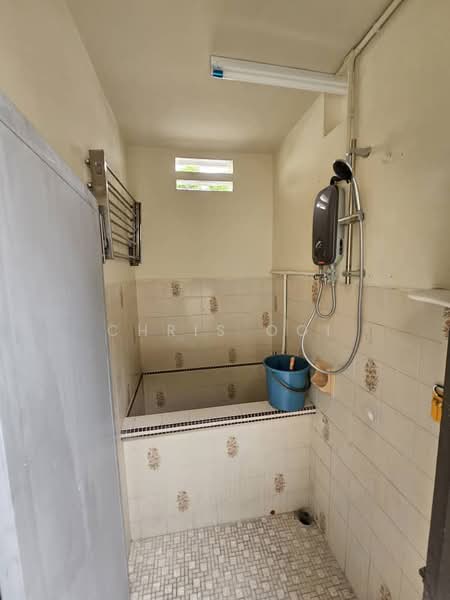 Rumah Teres 1-Tingkat untuk Disewa di Batu Lancang (Jelutong) - Chris Ooi - Bathroom - PropertyGuru.com.my