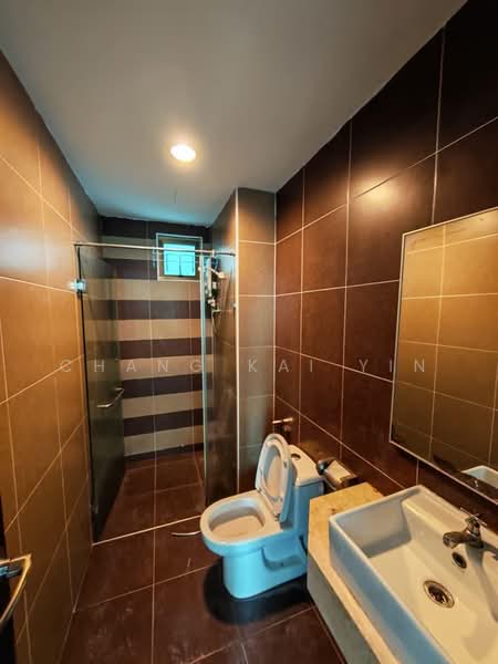 Service Residence for Sale at D'Inspire Residence (Inspira Bestari) - Chang Kai Yin - Bathroom - PropertyGuru.com.my
