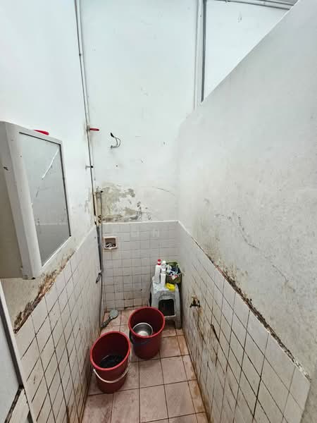Rumah Teres 2-Tingkat untuk Dijual di Taman Sri Serdang (Seri Kembangan) - Jason Tan - Bathroom - PropertyGuru.com.my