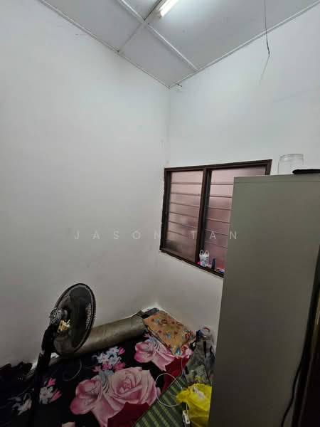 Rumah Teres 2-Tingkat untuk Dijual di Taman Sri Serdang (Seri Kembangan) - Jason Tan - Bedroom - PropertyGuru.com.my