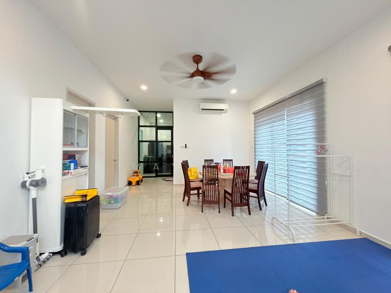 Rumah Kluster untuk Dijual di Taman Kluang Perdana (Kluang) - May Tan - Dining Room - PropertyGuru.com.my