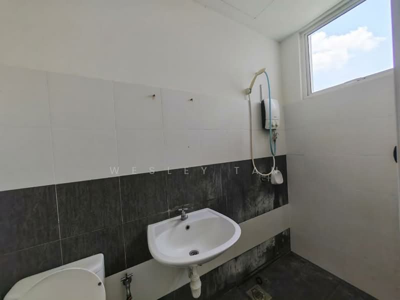 Kondominium untuk Dijual di Kenanga Residence - Wesley Tan - Bathroom - PropertyGuru.com.my