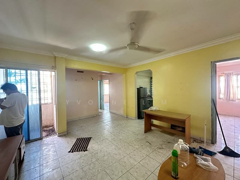 Pangsapuri untuk Dijual di Sri Intan - Yvonne Lim - Living Room - PropertyGuru.com.my