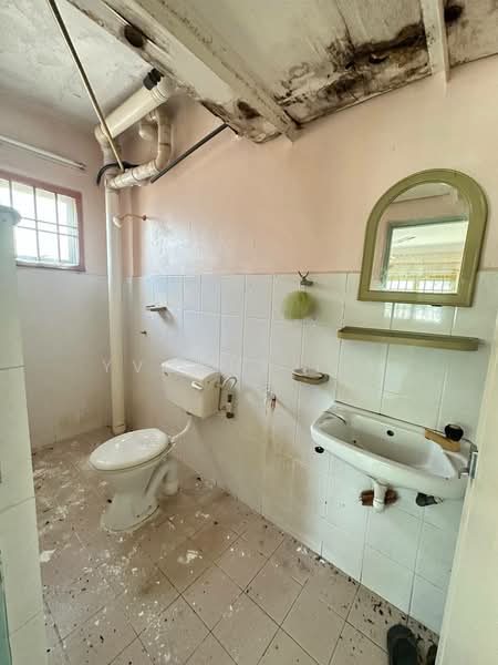 Pangsapuri untuk Dijual di Sri Intan - Yvonne Lim - Bathroom - PropertyGuru.com.my