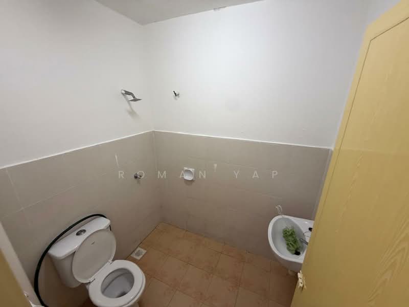 Pangsapuri untuk Dijual di Desa Mas - Roman Yap - Bathroom - PropertyGuru.com.my