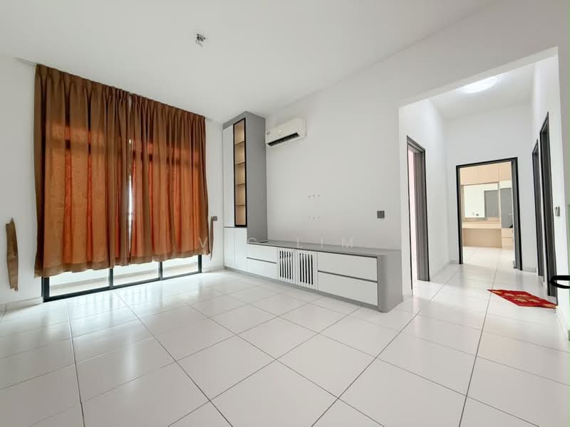 Kediaman Servis untuk Dijual di Sky View - Vic Lim - Living Room - PropertyGuru.com.my