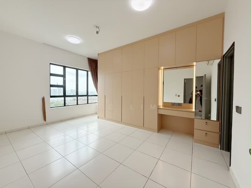 Kediaman Servis untuk Dijual di Sky View - Vic Lim - Bedroom - PropertyGuru.com.my
