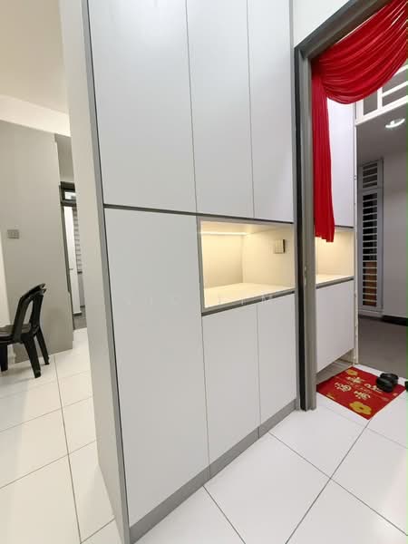Kediaman Servis untuk Dijual di Sky View - Vic Lim - Entrance - PropertyGuru.com.my