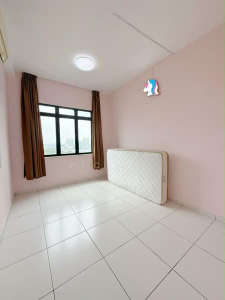 Kediaman Servis untuk Dijual di Sky View - Vic Lim - Bedroom - PropertyGuru.com.my