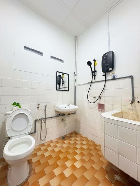 Rumah Teres 2-Tingkat untuk Disewa di Sea Park (Petaling Jaya) - Jeron Teoh - Bathroom - PropertyGuru.com.my