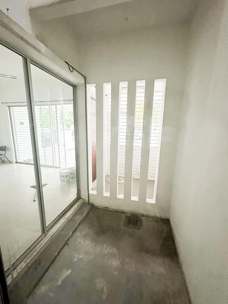 2-storey Terraced House for Sale in Bandar Seri Coalfields (Sungai Buloh) - Ka Ee - Balcony - PropertyGuru.com.my