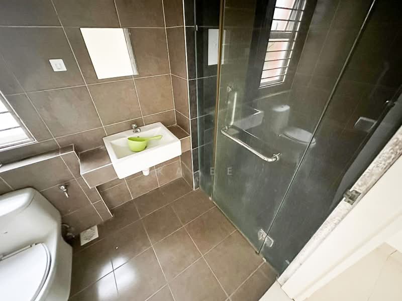 2-storey Terraced House for Sale in Bandar Seri Coalfields (Sungai Buloh) - Ka Ee - Bathroom - PropertyGuru.com.my
