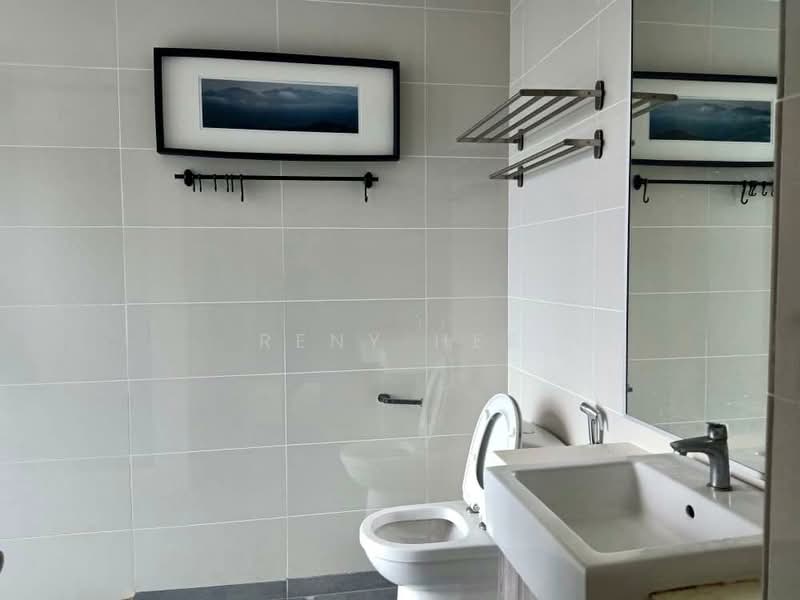 Kediaman Servis untuk Dijual di Southkey Mosaic - Reny Hee - Bathroom - PropertyGuru.com.my